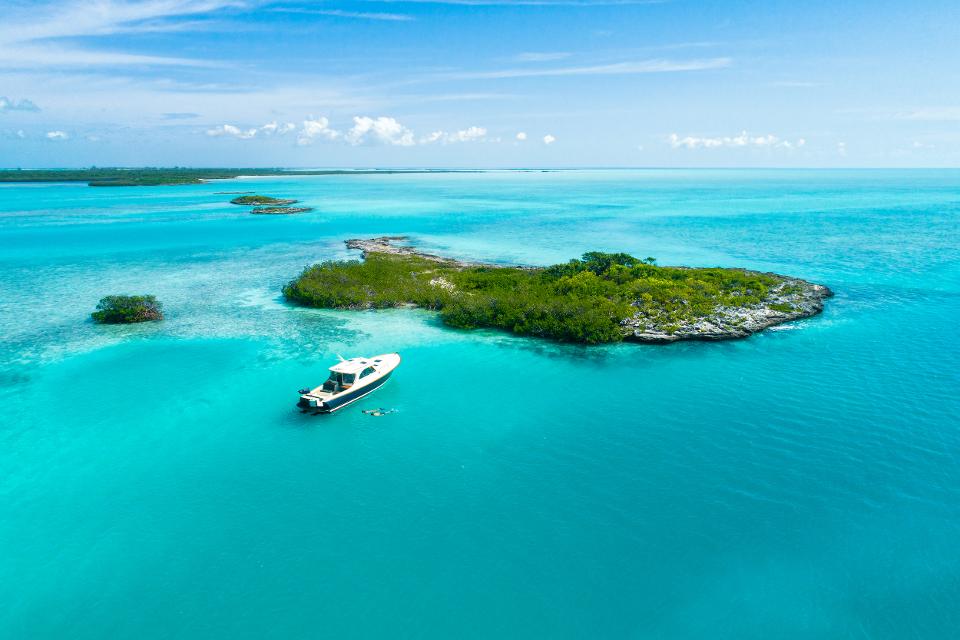 The concierge can arrange guests to have a picnic lunch onboard one of its private boats. 