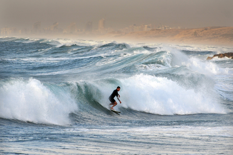 Surfing: access to public beaches may be denied during pandemic times | Photo: Shutterstock